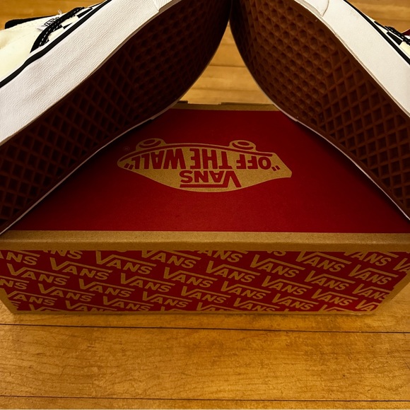 SOLD!!!! Vans off The Wall - Classic Slip-On Checkerboard Shoe - Picture 16 of 16